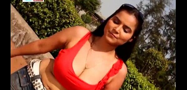  Biggest Indian Boobs Milf ever from Bhojpuri Film - Chandni Suratiya